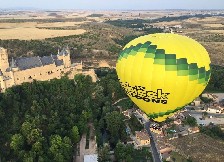 Picture 1 for Activity Segovia: Hot Air Balloon Flight with Picnic and Cava