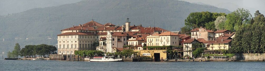 Picture 3 for Activity Isola dei Pescatori and Isola Bella Hop-on Hop-off Boat