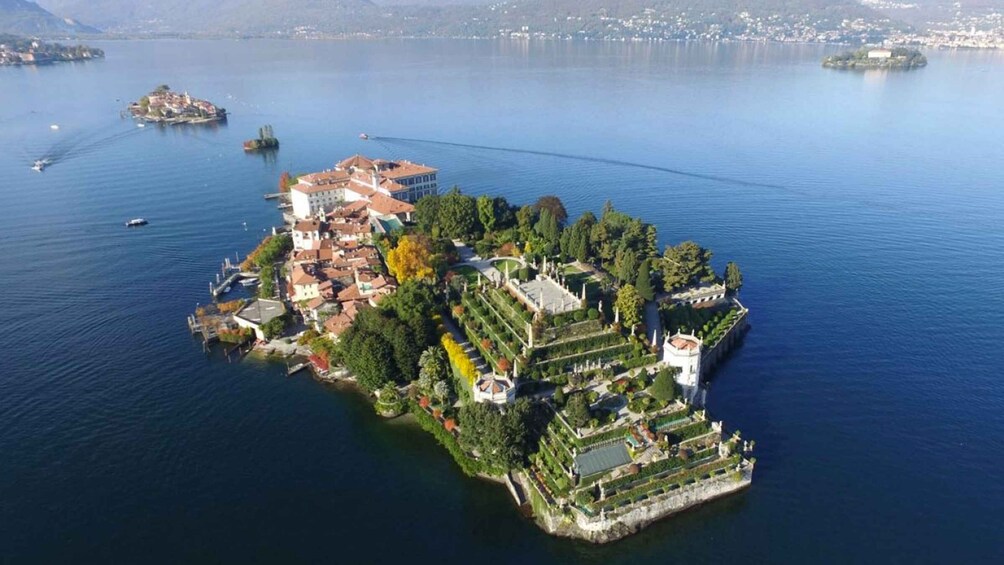Picture 1 for Activity Isola dei Pescatori and Isola Bella Hop-on Hop-off Boat