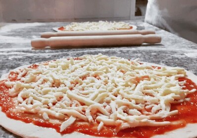 Rome: Pizza en Tiramisù kookles met een glas wijn