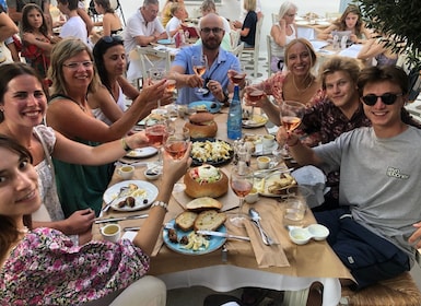 Naxos: Tour gastronomico della città di Naxos con degustazioni e vino inclu...