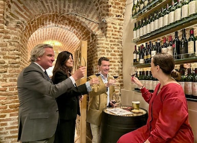 Secret Cave Wine & Bites Experience im Herzen von Madrid