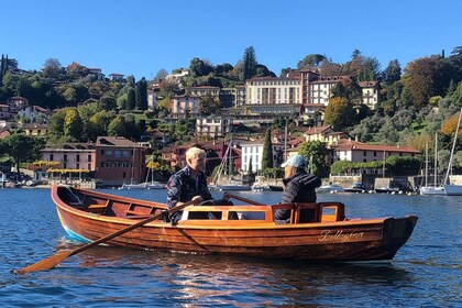 Bellagio: Roeien met een oude houten boot op het Comomeer