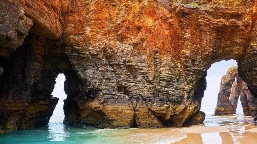 From A Coruna: Guided Day Trip to Lugo & As Catedrais Beach