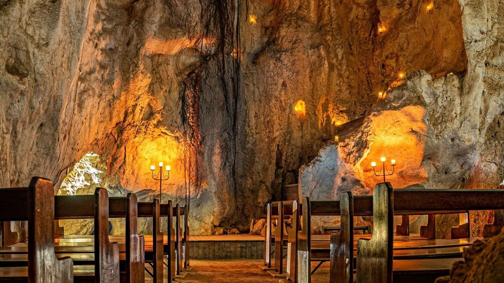 Capricorn Caves, Australia: 45-Minute Cathedral Cave Tour