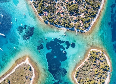 Från Split: Blå lagunen & Trogir båttur med snorkling