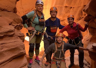 Vanuit Hanksville: West Moab Verborgen Wonderen Canyoneering Tour