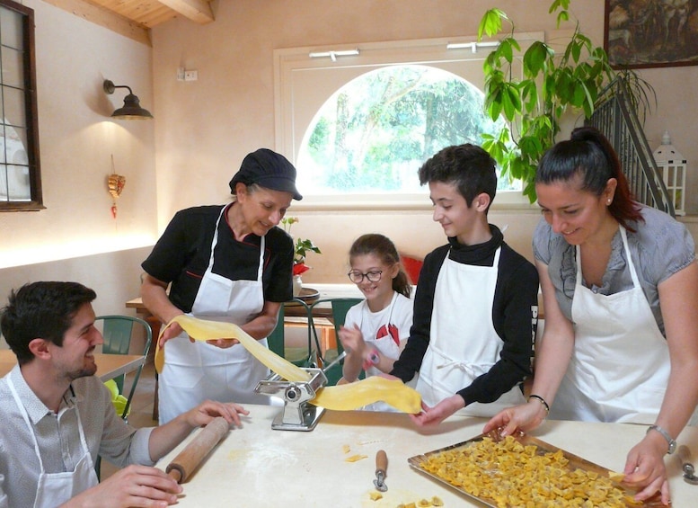 Verona: Tortellini Cooking Class and Lunch with Mamma Ivana