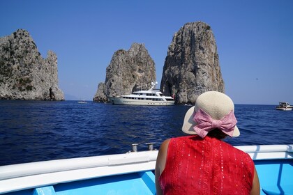 Tour dell'isola di Capri con guida e tempo per fare il bagno da Sorrento