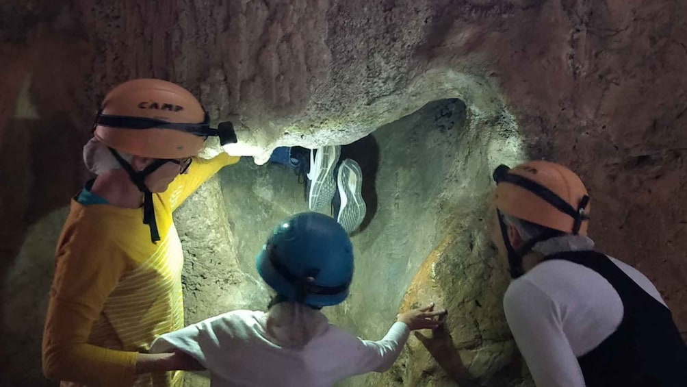 Queensland: 90 Minute Capricorn Caves Explorer Tour