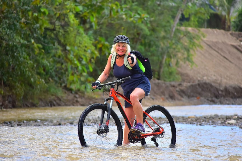 Jaco Beach: Jungle and Waterfalls Mountain Bike Tour