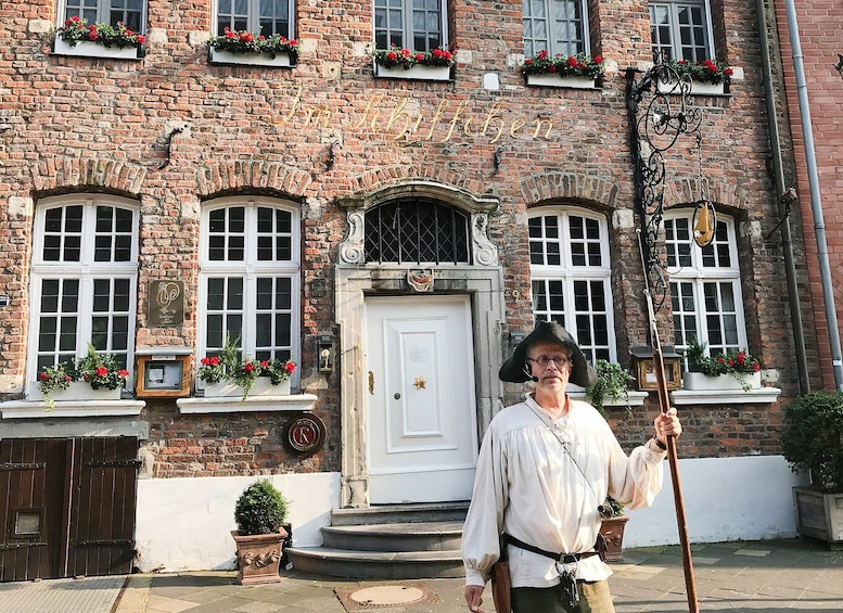 Düsseldorf: Guided Night Watchman Tour through Kaiserswerth