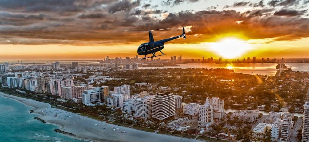 Picture 1 for Activity Miami: Private Romantic Helicopter Tour with Champagne