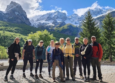 จากติรานา: 3 วัน Koman Lake, Valbona และ Theth Hiking Tour