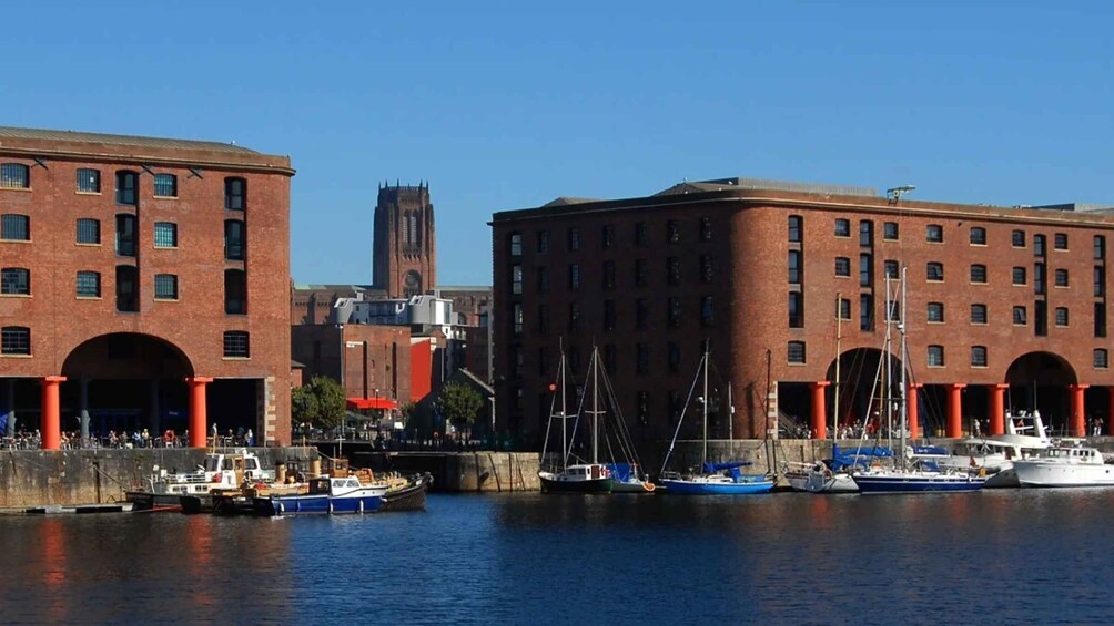 Liverpool: Best of Liverpool Sightseeing Private Taxi Tour