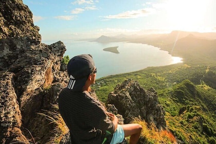Full-Day Private Hiking le Morne Mountain & Seafood Lunch at Islet Fourneau