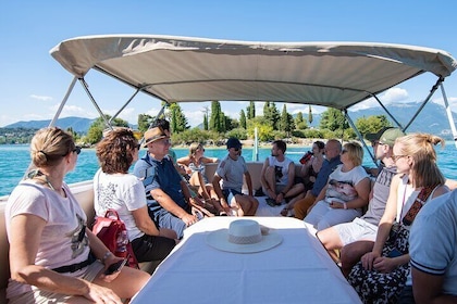 Motorboat Afternoon Guided Tour on Lake Garda with Wine and Snacks