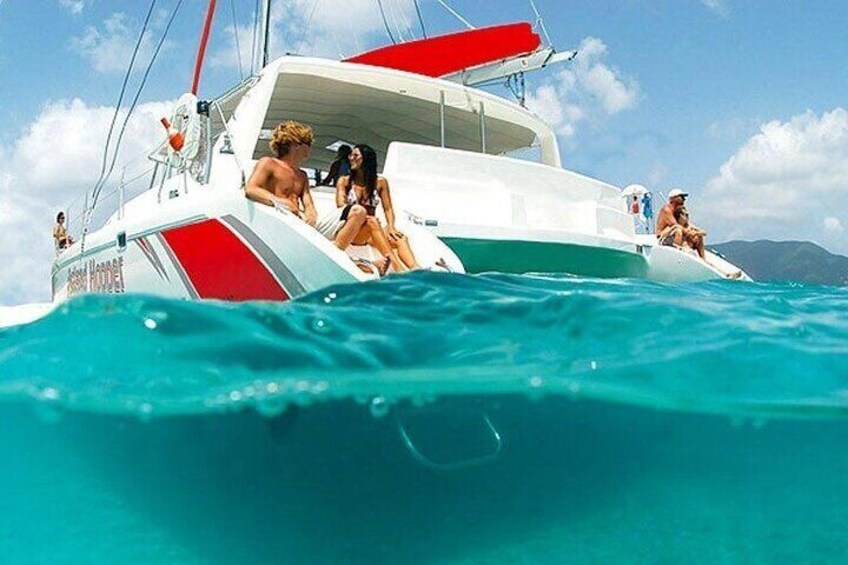 Catamaran Full-Day Guided Tour to Ile aux Cerfs from Pointe Jerome