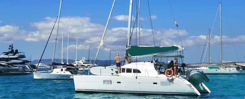 Ibiza : excursion privée d'une journée à Formentera en catamaran