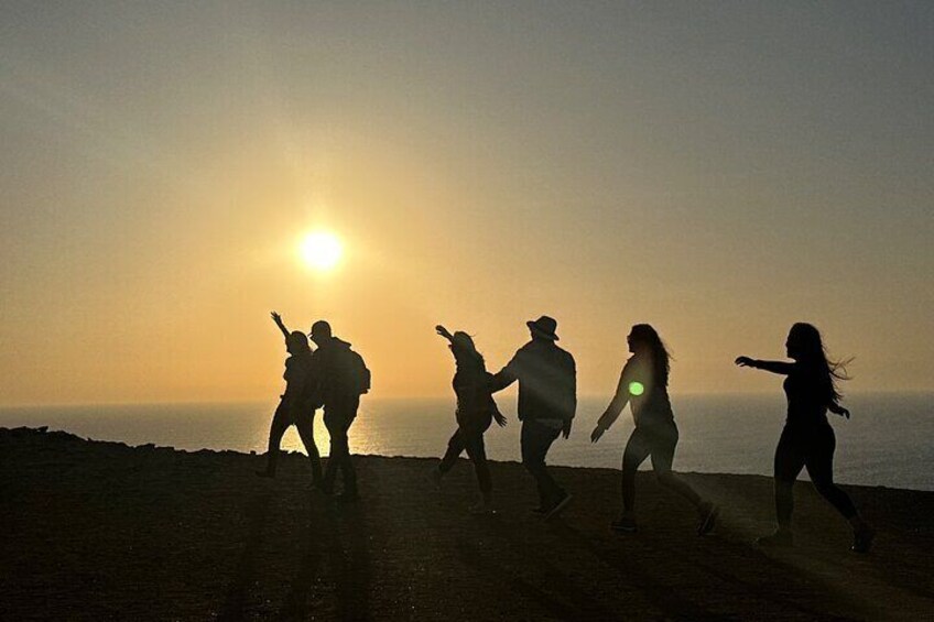 4 Hrs GOLDEN SHADOWS TREK in Paracas National Reserve