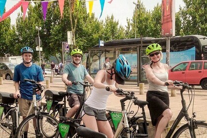 Porto: Historic e-Bike Tour with a guide