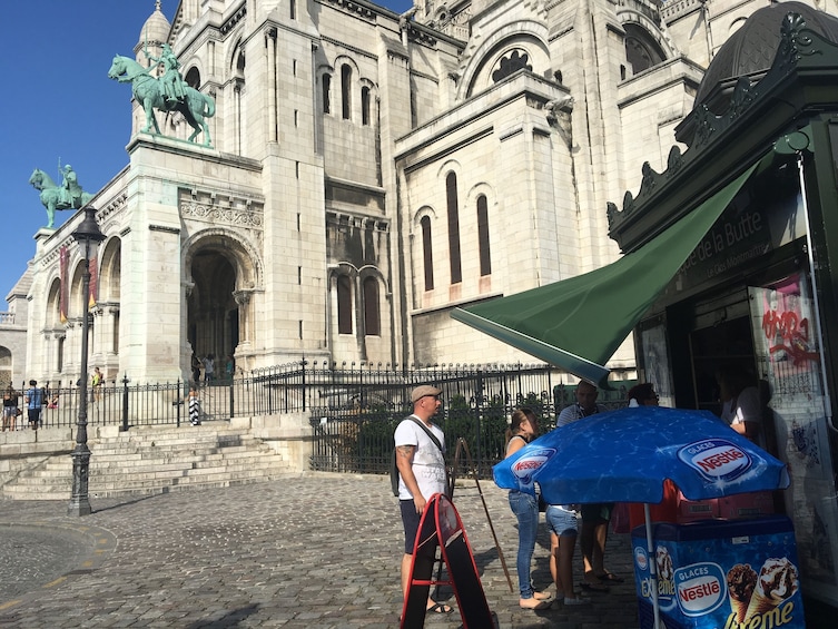 Immersive Guided Walking Tour of Montmartre
