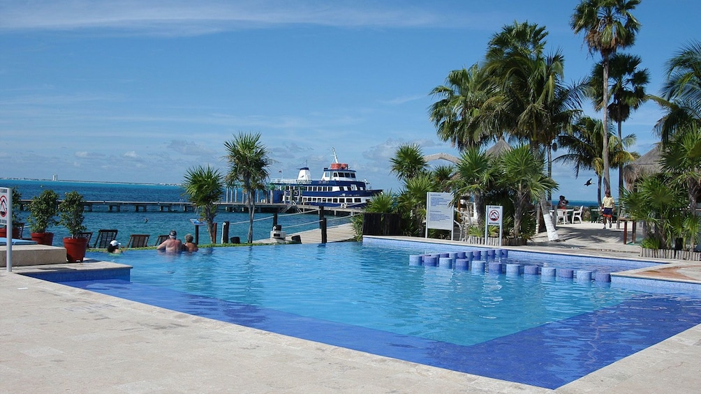 Infinity pool on Isla Mujeres