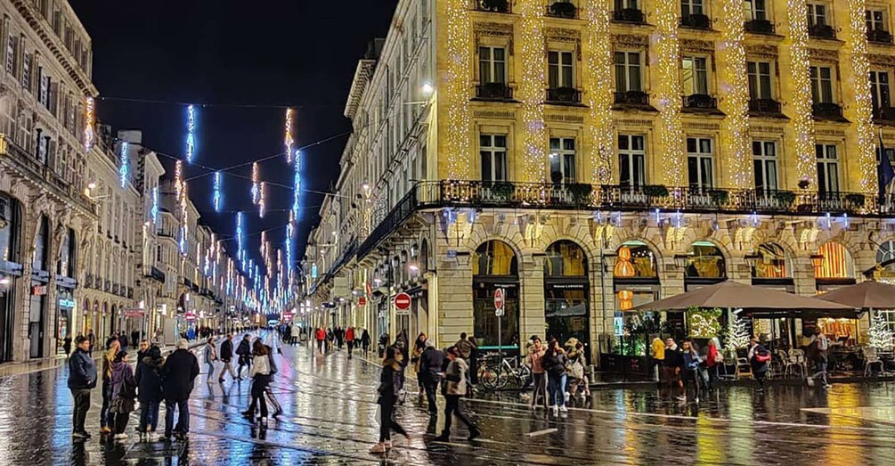 Picture 5 for Activity Exclusive Bordeaux: Night Tour ending with Food&Wine Tasting