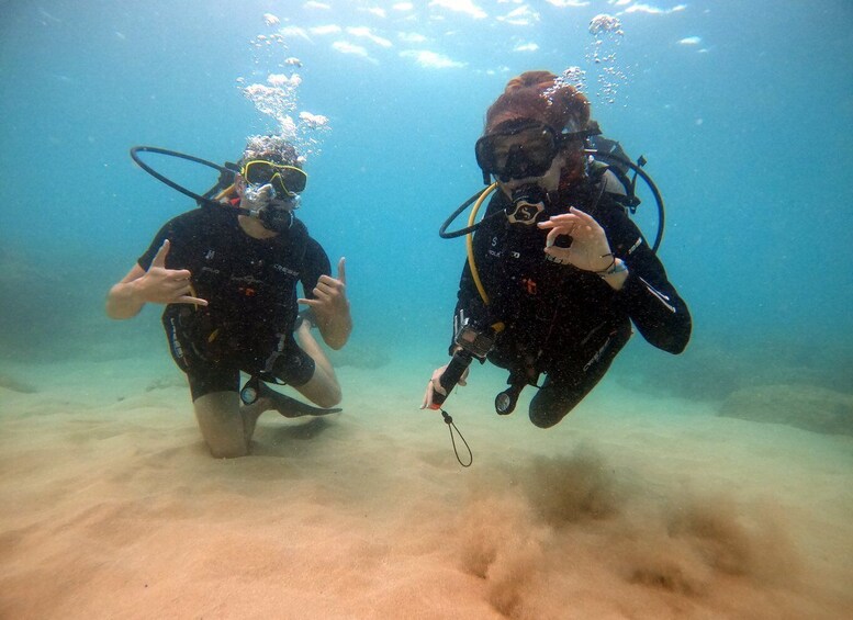 Picture 1 for Activity Oahu: Scuba Diving Lesson for Beginners