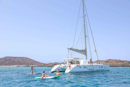 Corralejo: Dagtocht met een catamaran voor volwassenen naar het eiland Lobo...