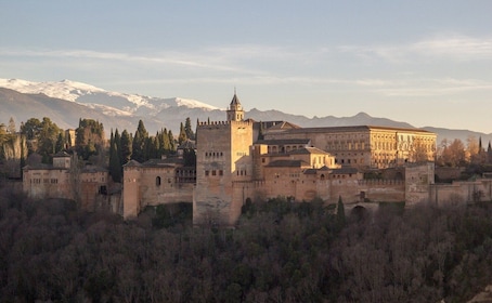 Granada: Albaicin and Sacromonte Sunset Guided Walking Tour