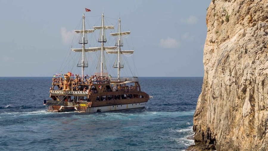 Alanya: Catamaran Boat Trip with Swimming Stops incl Lunch
