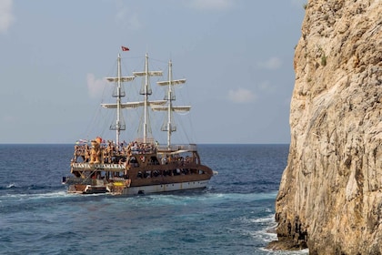 Alanya: Catamaran Boat Trip with Swimming Stops incl Lunch