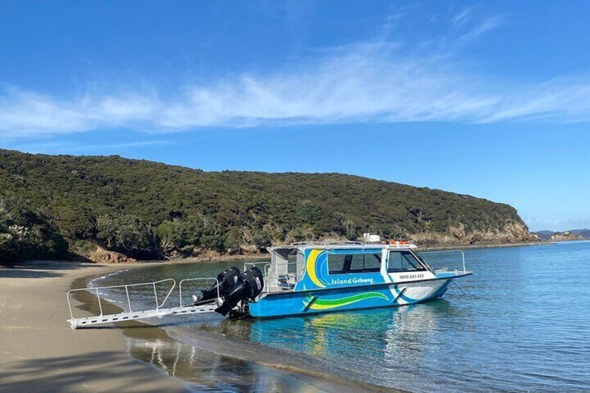 Half Day - Hole in the Rock Cruise & Island Stopover