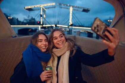 Amsterdam: Cozy Evening Canal Cruise With Open Bar Option