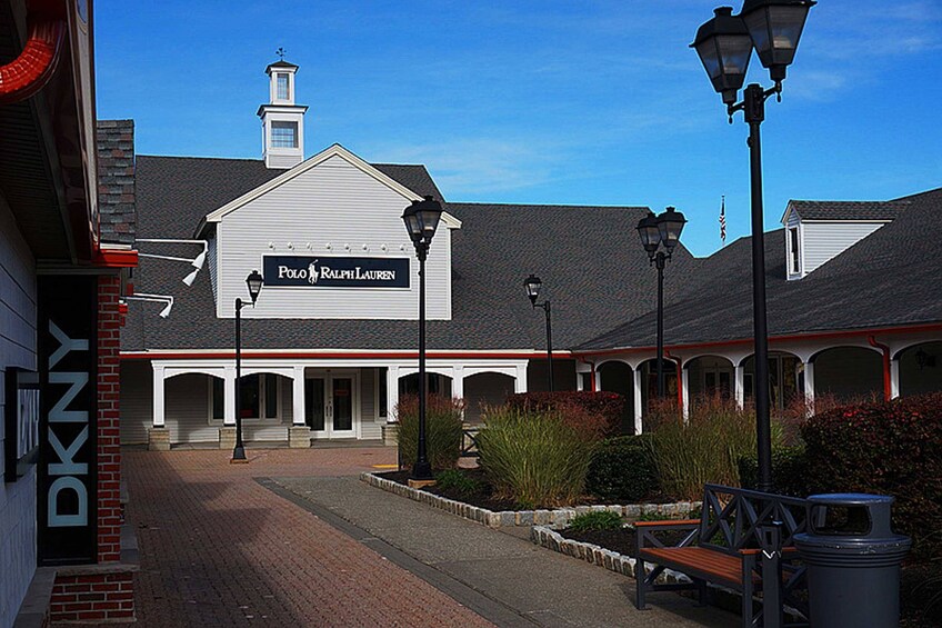 BEST Woodbury Outlets Shopping 1-Day Tour from New York