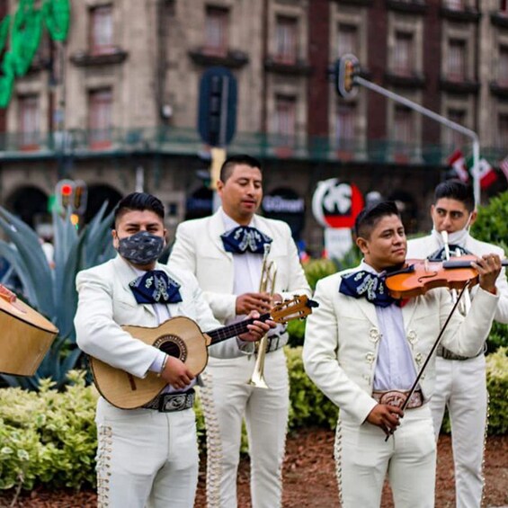 Picture 4 for Activity Mexico City: Mariachi Night Tour in a Panoramic Bus