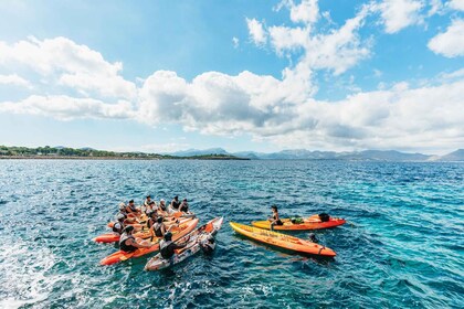 Mallorca: Kajakken in een grot, klifspringen en snorkelavontuur