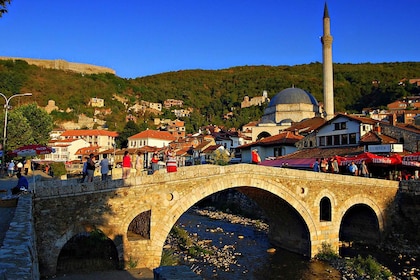 Fra Skopje: Heldagstur til Kosovo til Pristina og Prizren