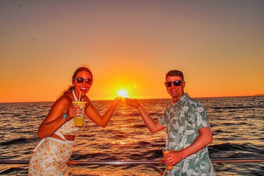 Mega Yacht Magical Sunset Show [All-Inclusive]