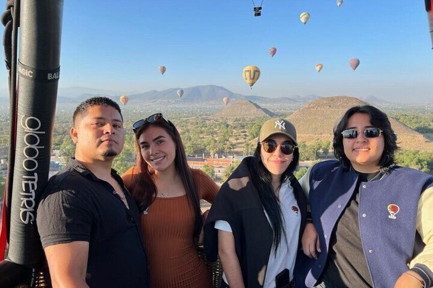 Balloon flight with pick up in CDMX + Breakfast in a natural cave