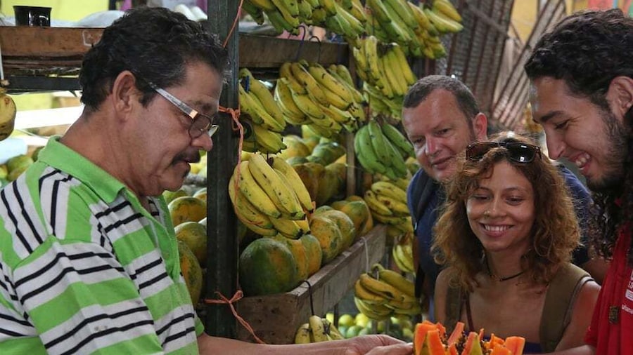 San Jose: Central Market Bites and Sights Walking Tour