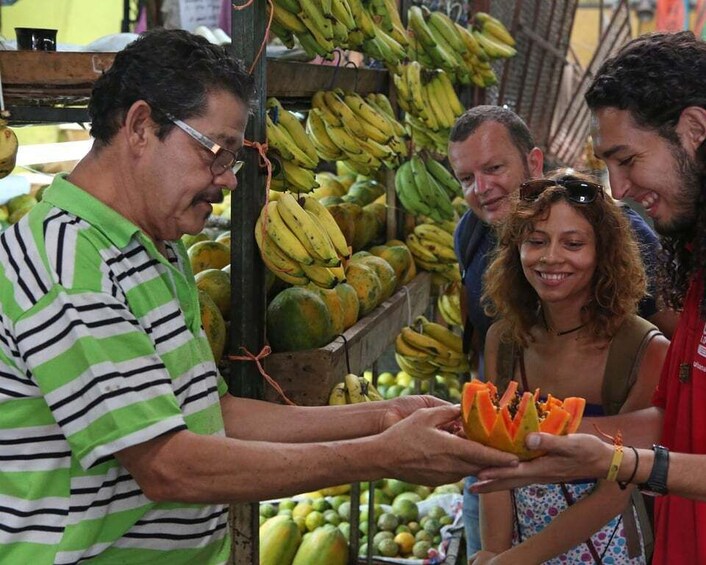 San Jose: Central Market Bites and Sights Walking Tour