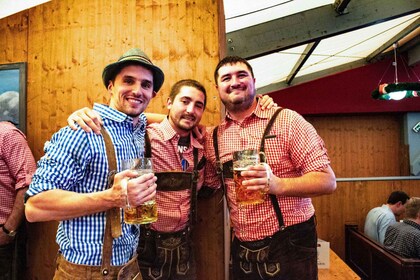 Múnich: recorrido por el Oktoberfest con reserva de carpa, comida y cerveza