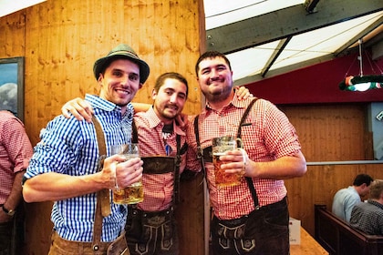 München: Oktoberfest-kierros, jossa on telttavaraus, ruokaa ja olutta.