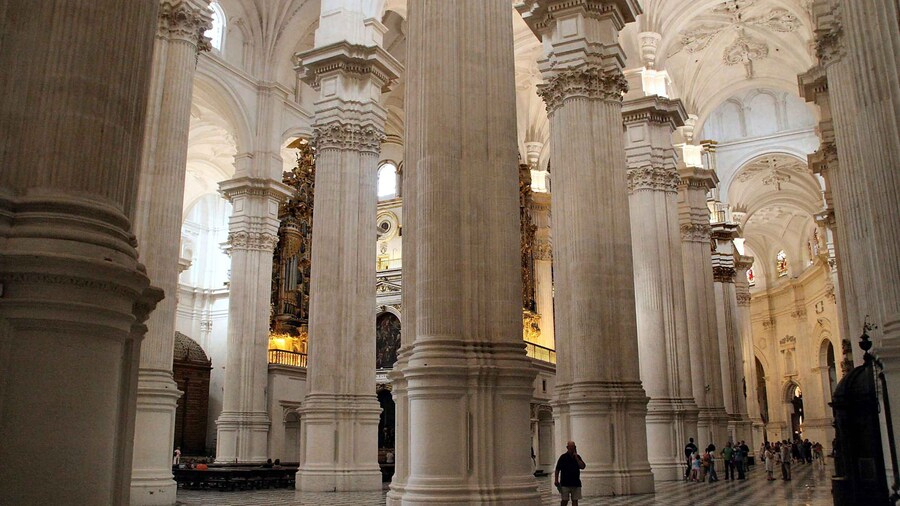 Granada: Alhambra, Cathedral & Royal Chapel Tour w/ Tickets