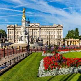 Eksterior Istana Buckingham dan Tur Pribadi Sejarah Kerajaan