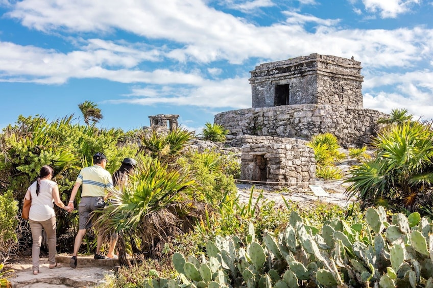 Guided Tour of Tulum and Visit to a Modern Maya Community