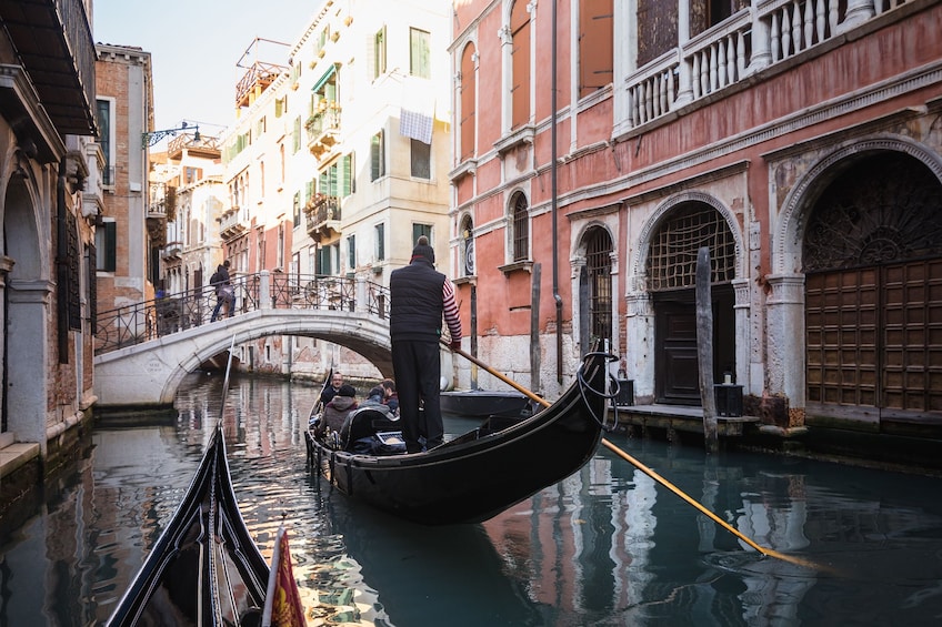 Combo Tour: Walking Tour of Venice & Gondola Ride