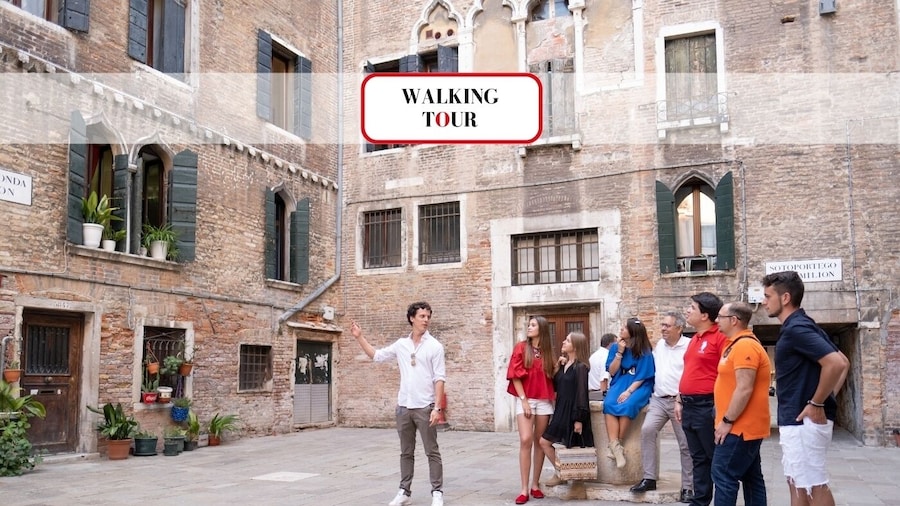 Venice walking tour & Gondola Ride